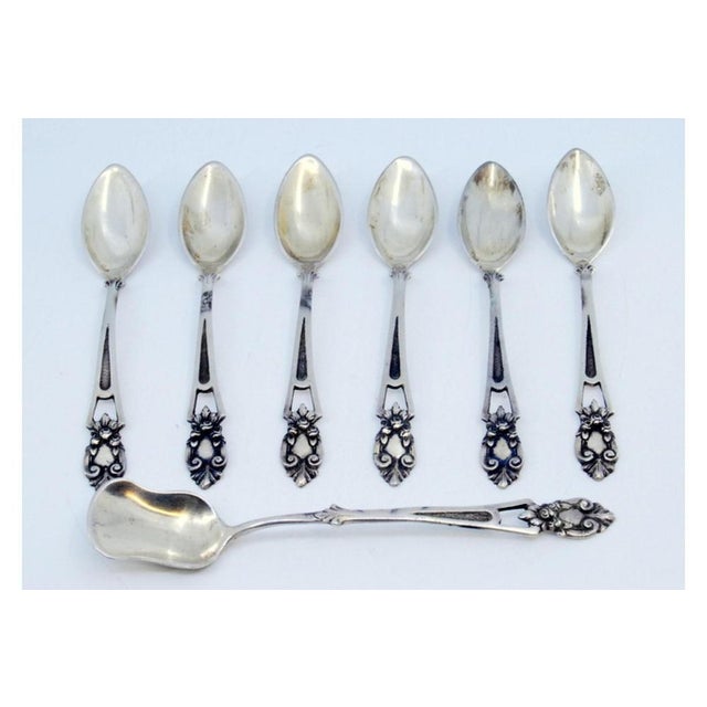 Silver Coffee Spoons and Sugar Shovel with Scalloped Handles, Set of 6, in Very Good conditions. Designed 1890 to 1919...