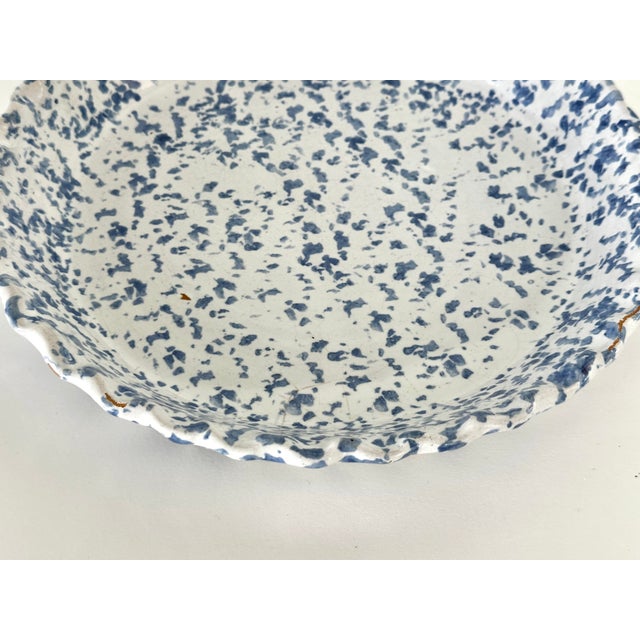1970s Bybee Pottery Kentucky Blue and White Splatterware or Sponge Pie Dish For Sale In Cincinnati - Image 6 of 8