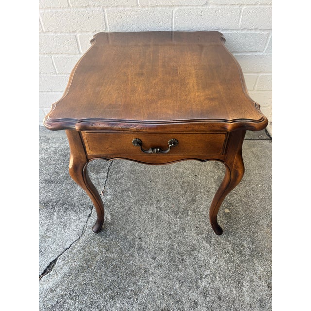 Ethan Allen Vintage Ethan Allen French Provincial Lamp Table / Nightstand / Side Table For Sale - Image 4 of 9