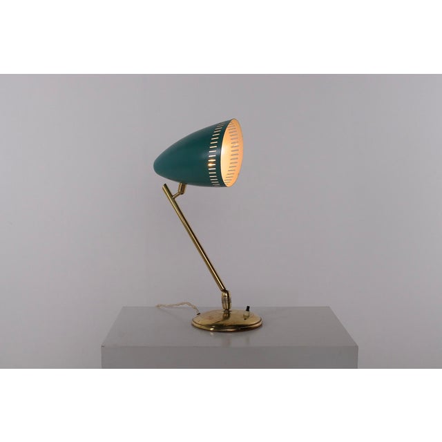 1950s: Modernist lamp in brass and lacquered aluminum, equipped with a double ball joint system. H (when the reflector is...