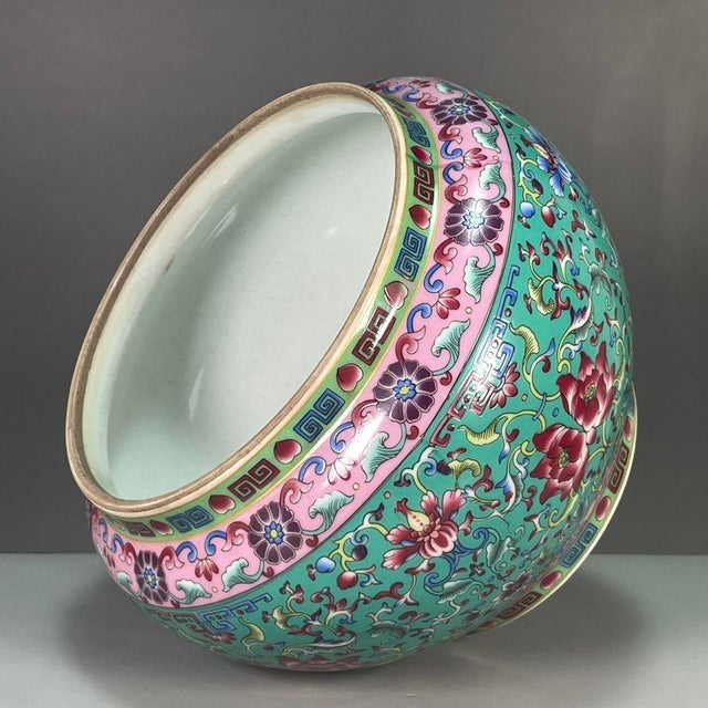 Turquoise Chinoiserie Famille Rose Enamel Lidded Porcelain Ginger Jar, Turquoise‑Ground Intertwining Floral Motif Storage Vessel **** For Sale - Image 8 of 9