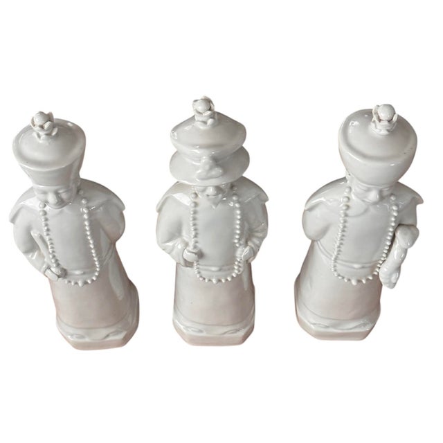 Asian Qing Emperor White Porcelain Figures, 3 Generations For Sale - Image 3 of 12