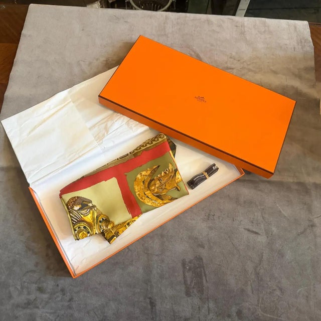 A 1982 Full Set Hermes Carrè Silk Scarf Masques Et Casques by Julia Albadie For Sale - Image 12 of 18