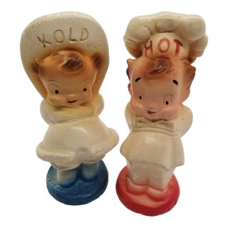 Hot Kold Vintage Piglet Salt and Pepper Shakers For Sale