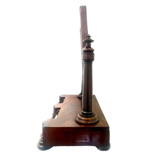 Traditional Early 19th-Century Flame Mahogany Dressing Table Swivel Mirror For Sale - Image 3 of 7