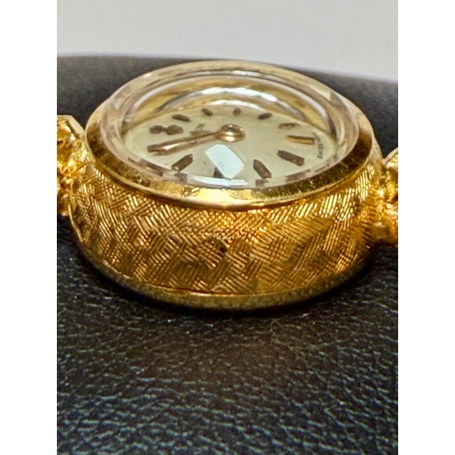 Corum. A lady's 18K gold Multiple Chain bracelet watch 38.5 Gm, 7.25 " Vintage For Sale - Image 9 of 18