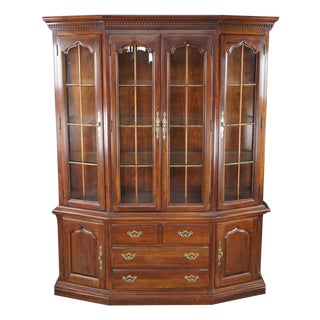 Late 20th Century Thomasville Collectors Cherry Traditional Canted Front Lighted China Cabinet For Sale