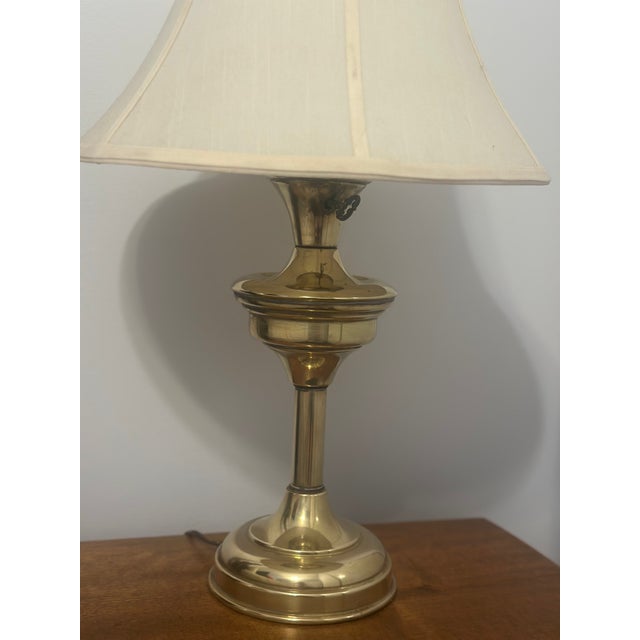 Warm, sculptural, and unmistakably mid‑century lamp. Cast brass urn‑style lamp with a turned baluster column—possibly a...