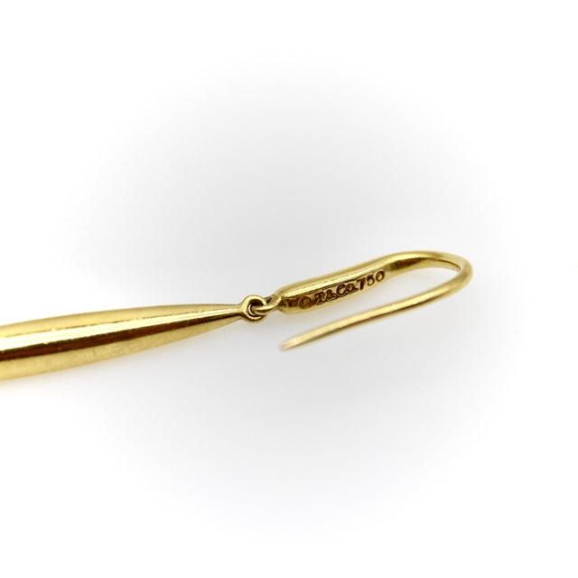 Modern Vintage 18k Gold Tiffany & Co. Feather Drop Earrings, Pair For Sale - Image 3 of 9