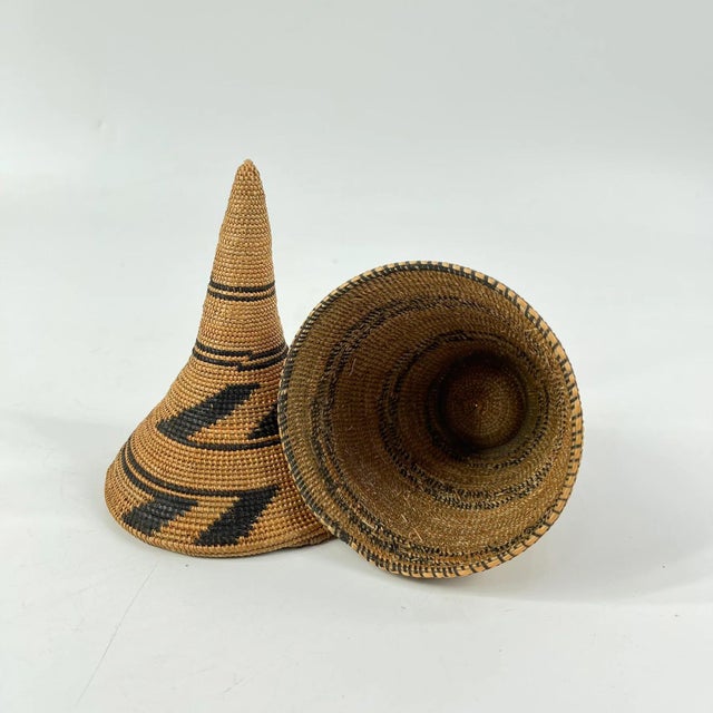 The Tutsi Tight Weave Basket with Lid from Rwanda epitomizes the artistry and tradition of the Tutsi community's weaving...