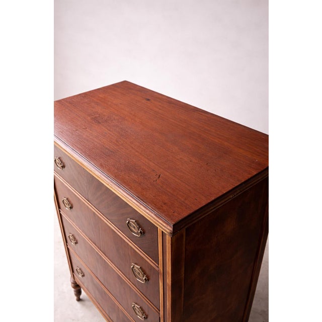 Mid 19th Century Victorian Chest of Drawers With Subtle Chevron Veneer, Turned Legs & Original Casters For Sale - Image 4 of 5