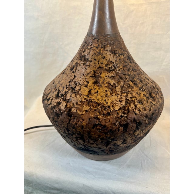 Wood 1960s Mid-Century Modern Sculptural Teardrop Cork and Walnut Table Lamp With Original Pleated Shade For Sale - Image 7 of 13