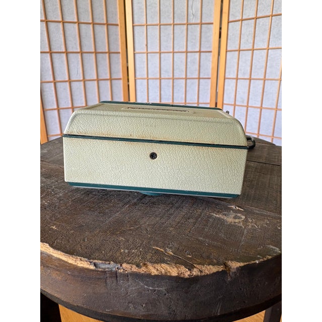 Vintage Kodak Hawkeye Instamatic Camera – Mid Century American Film Camera in Sage Green & Cream For Sale In Nashville - Image 6 of 8