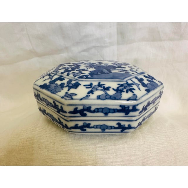 Chinoiserie Vintage Blue & White Porcelain Trinket Box For Sale - Image 3 of 9