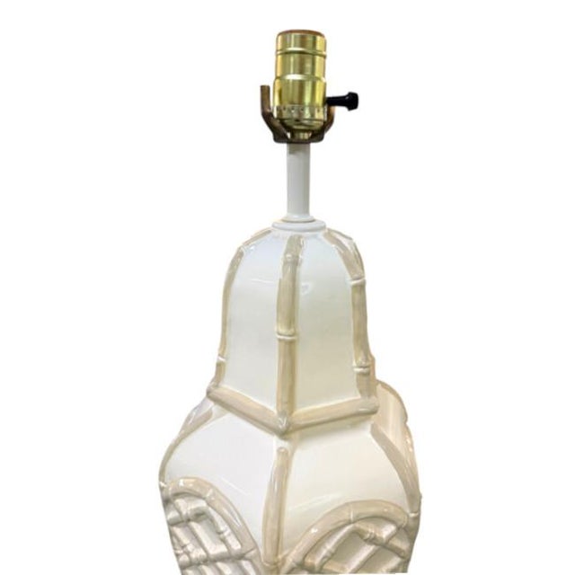 Vintage Faux Bamboo Palm Beach Regency Glazed Ceramic Lamps – Pair For Sale In West Palm - Image 6 of 9