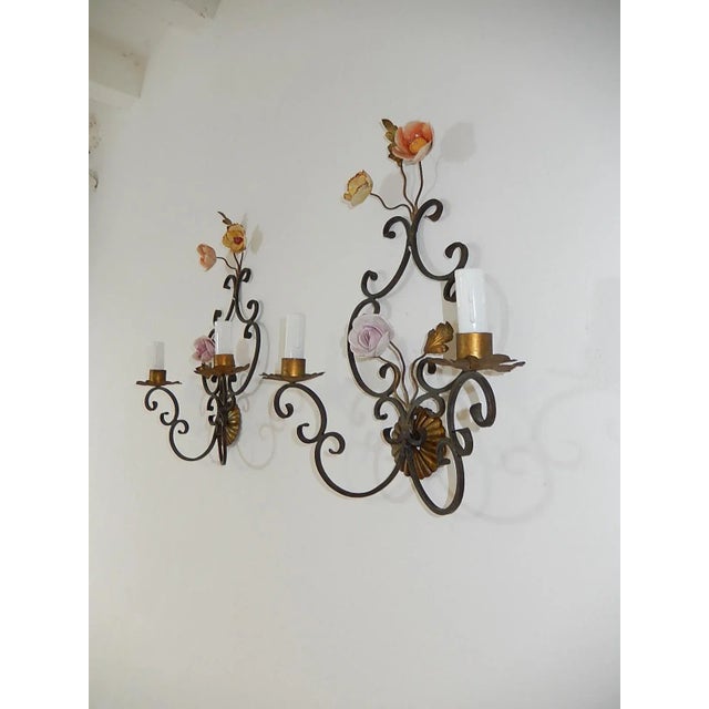 Italian Florentine Bronze & Wrought Iron Porcelain Flowers Italian Tuscany Sconces 1900s For Sale - Image 3 of 11