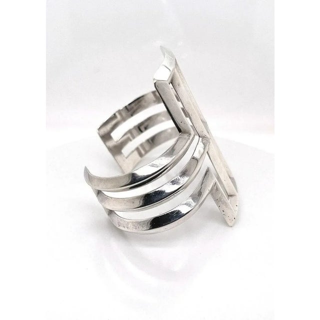 Pine Springs Cast Sterling Silver Navajo Bracelet from Woodward's Indian Shop For Sale - Image 4 of 10