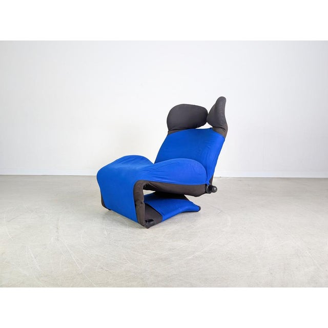 Cassina Wink Chair in Black and Blue Upholstery by Toshiyuki Kita for Cassina For Sale - Image 4 of 10