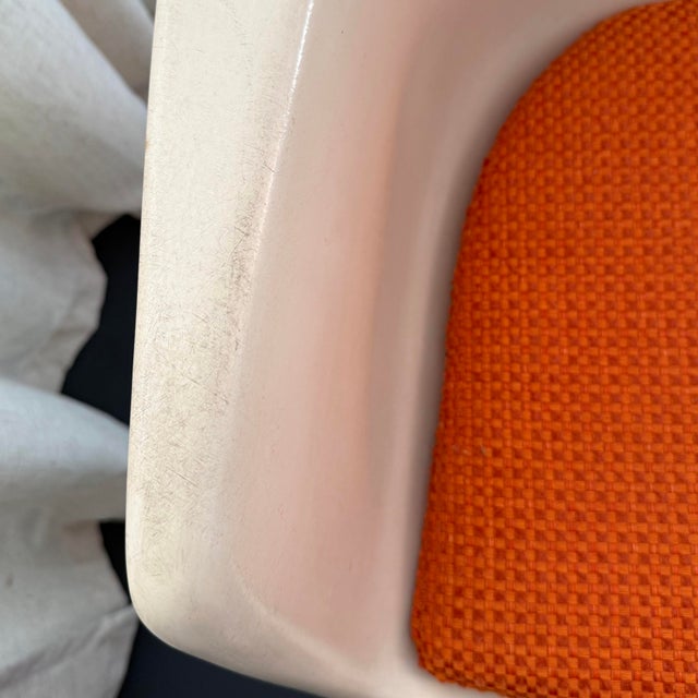 Textile Mid-Century Modern Fiberglass Pedestal Arkana Chair by Maurice Burke For Sale - Image 7 of 8