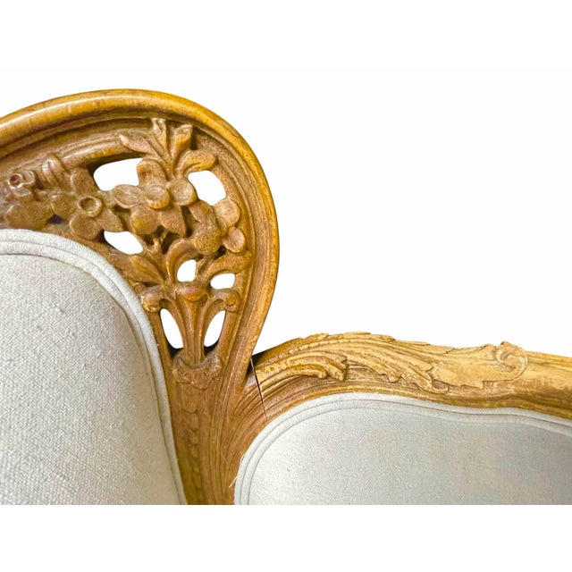 19th Century Louis XV-Style French Provincial Intricate Hand Carved Frame With Off White Upholstery For Sale In Atlanta - Image 6 of 12