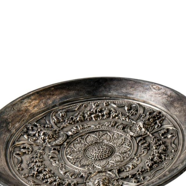 Silver plated - Pair of small fruit bowls. European; 20th century in silver; with embossed decoration representing masks...