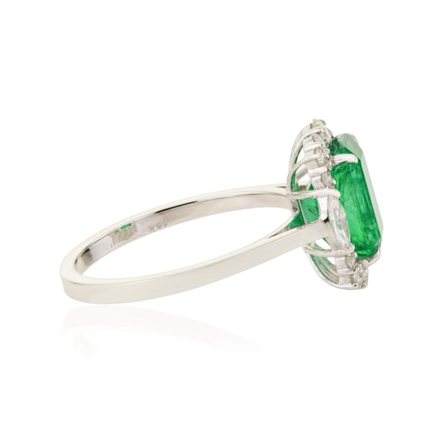 Metal Luxury 2.44ct Emerald Diamond 18k Gold Ring Size 4 for Women by VRJewels For Sale - Image 7 of 15