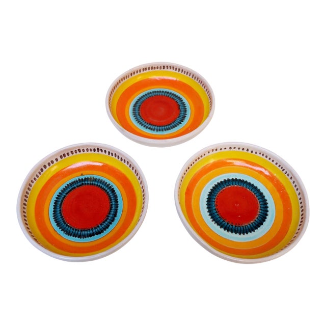 Set of Three Hand Painted Vintage Italian Ceramic Decorative Bowls by De Simone For Sale