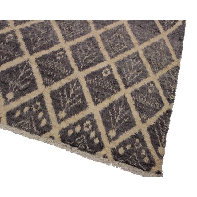 Abstract 1990s Modern Moroccan Wool Rug - 7′11″ × 10′4″ For Sale - Image 3 of 8