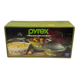 New Vintage Pyrex Spring Blossom Green Bowls With Lids Set - A Set of 3 For Sale