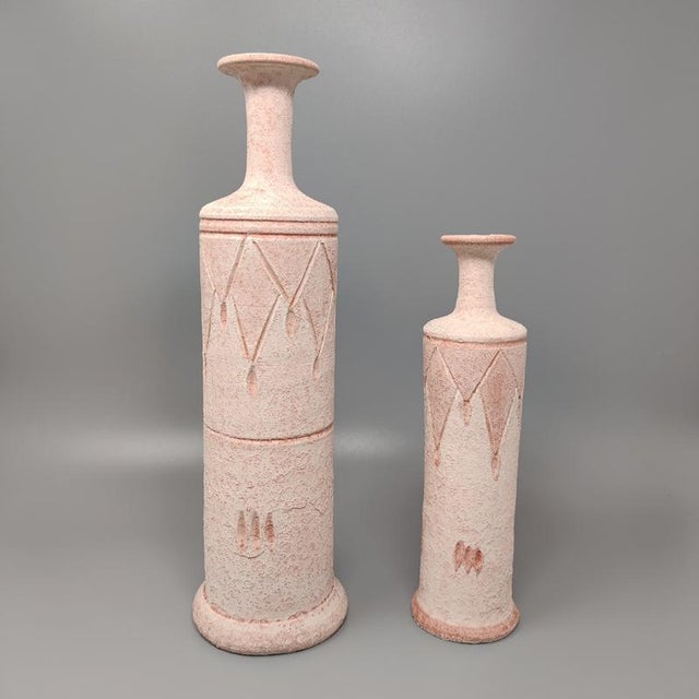 1970s amazing pair of vases in ceramic in antique pink color. Made in italy, they are in excellent condition. diam 3,93" x...