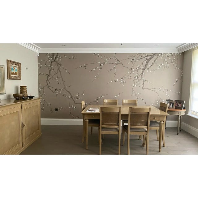 If you love the look of De Gournay wallpaper but not the price, this is for you. The listed price is for 5 panels of 36"...
