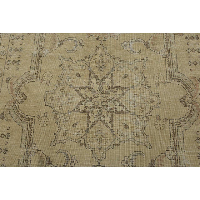 Tabriz Rug 6’5” X 9’5” Beige Vintage Distressed Wool Hand-Knotted Carpet For Sale In Philadelphia - Image 6 of 14
