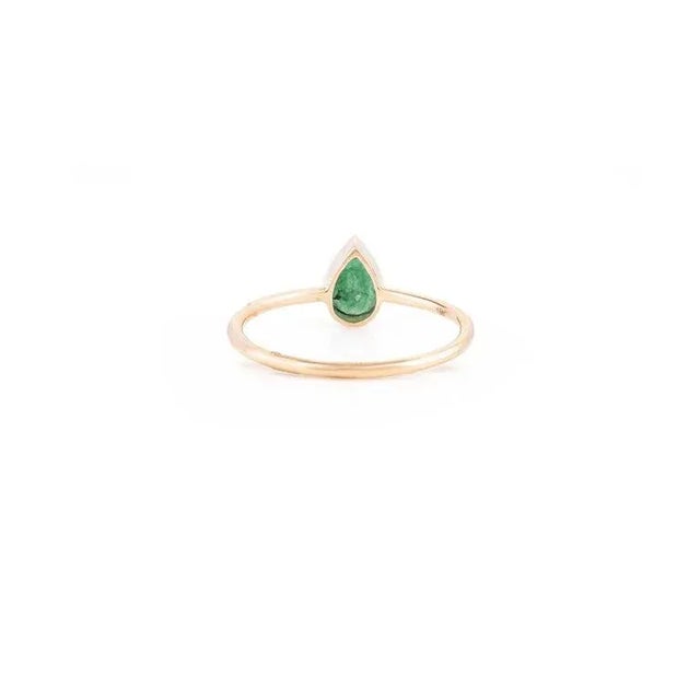 18k Solid Gold Pear Cut Bezel Set Emerald Solitaire Ring Size 7 For Sale In New York - Image 6 of 12