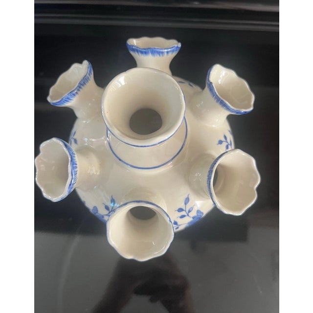 Bring timeless elegance to your home with this Andrea by Sadek Blue in Bloom Williamsburg tulip vase, featuring seven...