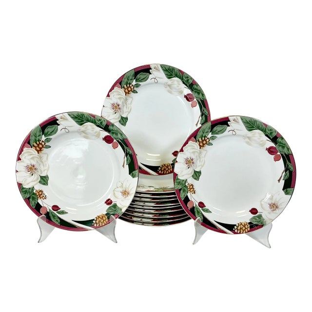 Late 20th Century Vintage Coastal Boho Chic Magnolia Christmas Dinner Plates - Set of 12 For Sale