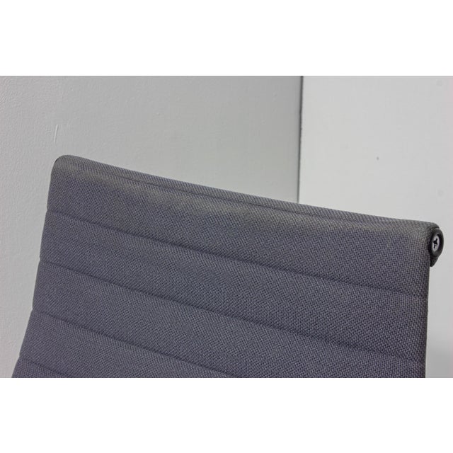 EA109 Office Chairs in Blue Grey Fabric by Charles and Ray Eames for Herman Miller, 1980s, Set of 6 For Sale - Image 16 of 18