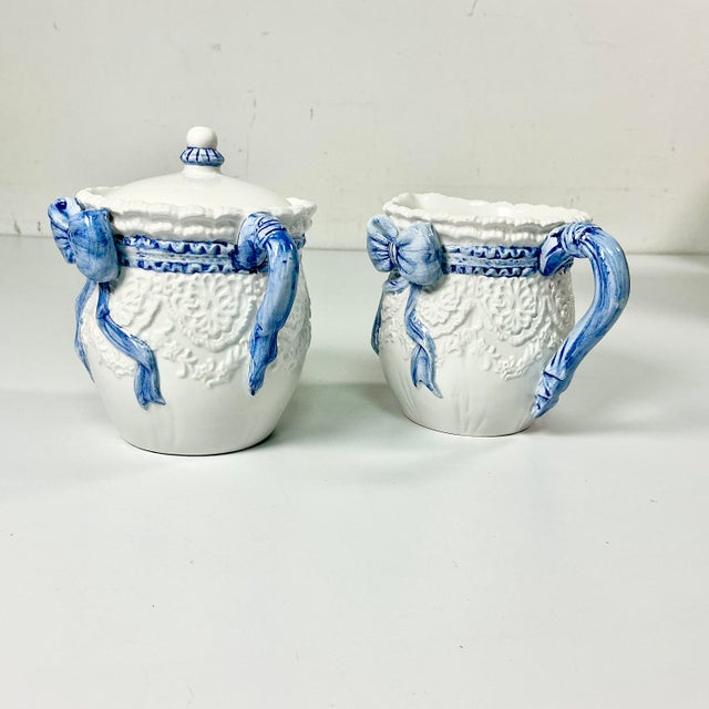Ceramic 1980s Vintage Chippendale Hollywood Regency French Blue Ribbon & Bow Creamer and Covered Sugar Bowl - 2 Piece Set, After Fitz & Floyd For Sale - Image 7 of 13