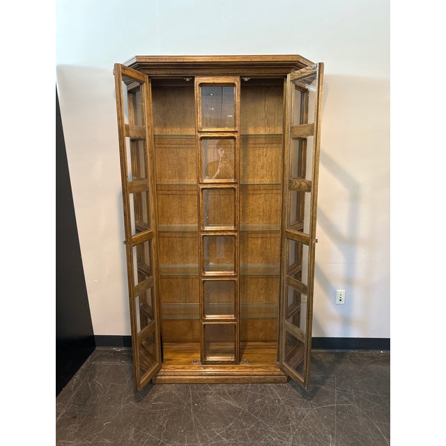 Mid-Century Modern Drexel Glass-Front Display Cabinet – Oak Finish With Paned Doors For Sale - Image 3 of 5