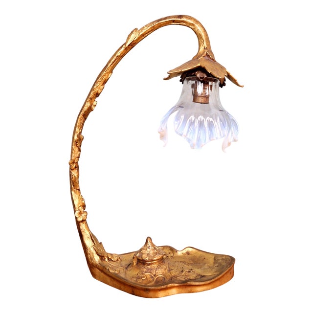 Art Nouveau Table Lamp in Gilded Bronze and Opalescent Glass For Sale