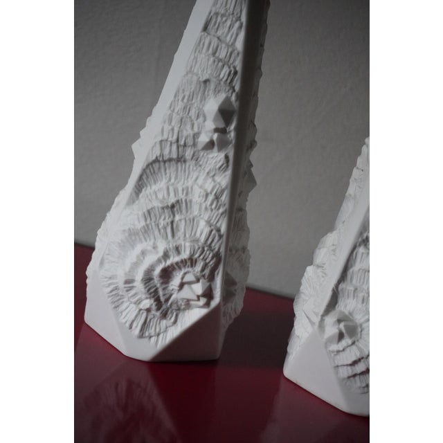 1960s Vintage German Vases in Biscuit Porcelain from AK Kaiser, 1960s, Set of 2 For Sale - Image 5 of 6