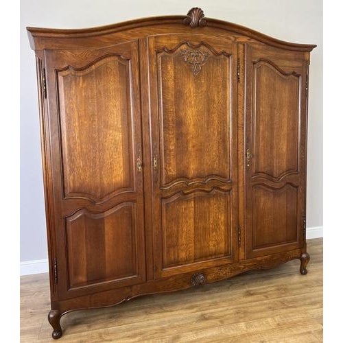 This elegant vintage French Louis wardrobe showcases graceful curves, refined carved detailing, and a beautifully polished...