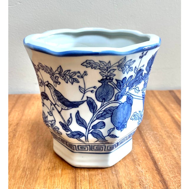 Chinoiserie Classic Chinoiserie Blue and White Flower and Birds Decorated Ceramic Cachepot For Sale - Image 3 of 6
