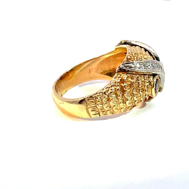 Late 20th Century Estate 14k Two-Tone Gold Sapphire Eyes & Diamond Owl Design Ring, Size 9 For Sale - Image 4 of 6