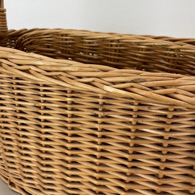 Gold Large Mid-Century Bauhaus Rattan Magazine Holder, 1970s For Sale - Image 8 of 18