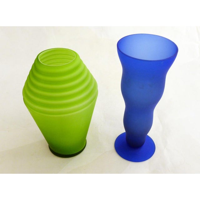 Memphis Vases in Colored Frosted Glass, 1980s, Set of 2 For Sale - Image 3 of 15
