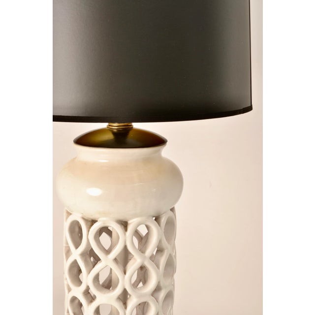 Mid-Century Modern Sculptural Mid-Century Modern Ceramic Lamp For Sale - Image 3 of 10