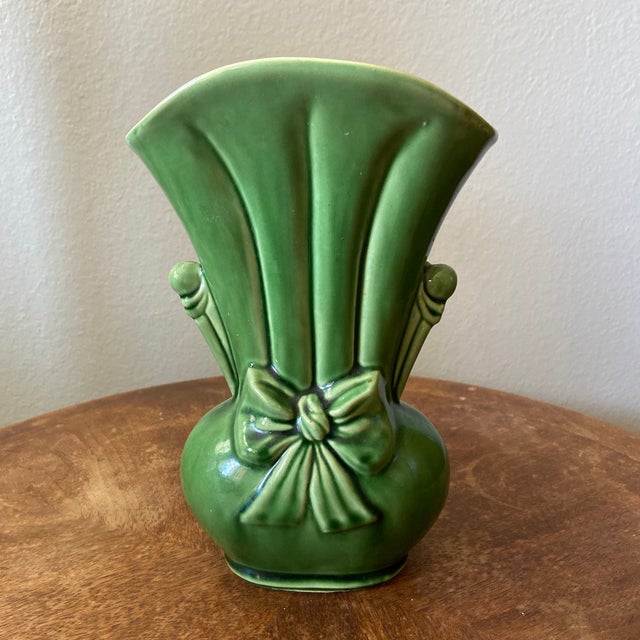 1940s Vintage Shawnee Pottery Green Vase With Bow Detail Chairish