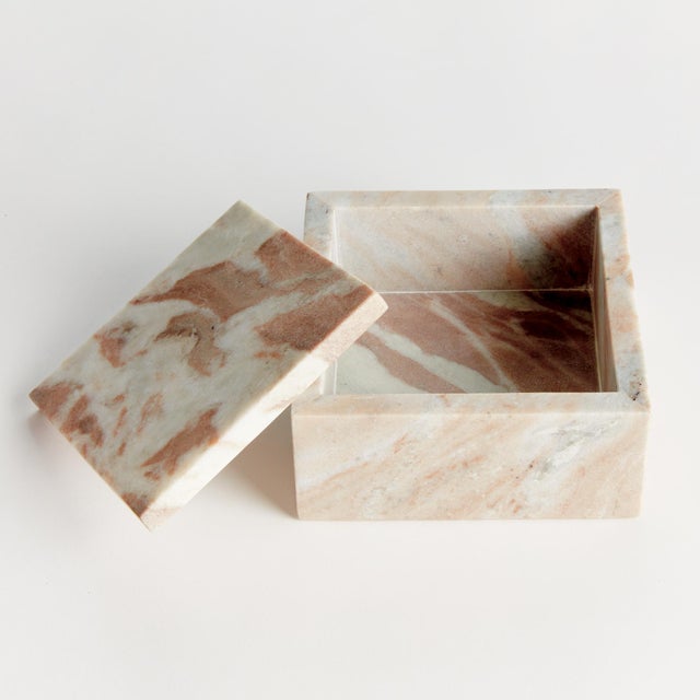 Kenneth Ludwig Chicago Jaqueline Marble Square Lidded Box Wide For Sale - Image 4 of 5