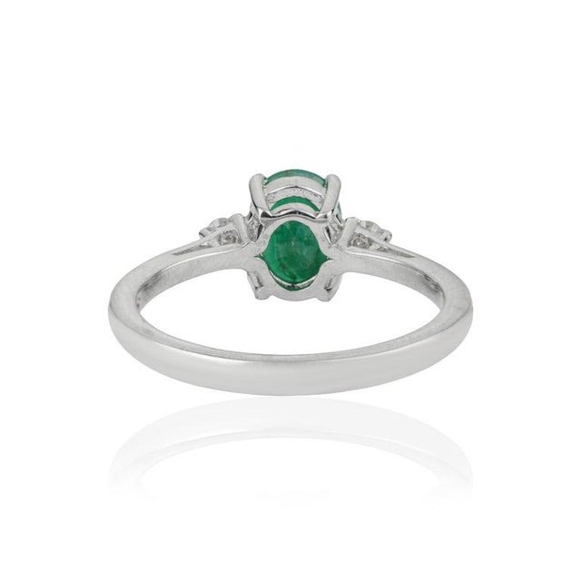 Contemporary Everyday Oval Emerald Gemstone and Diamond Ring in Sterling Silver, Size 6.5 For Sale - Image 3 of 12