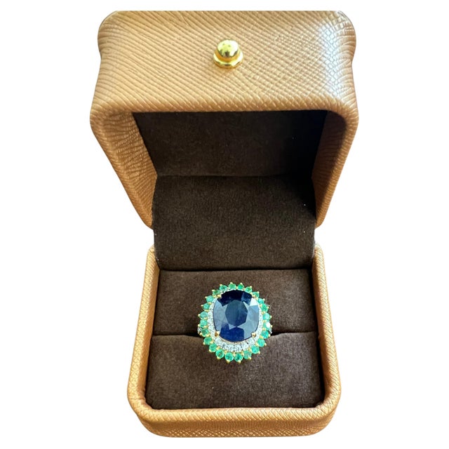 Bochic “Orient” Vintage Diamond, Blue Sapphire & Emerald Ring Set In 18K Gold & For Sale - Image 12 of 18